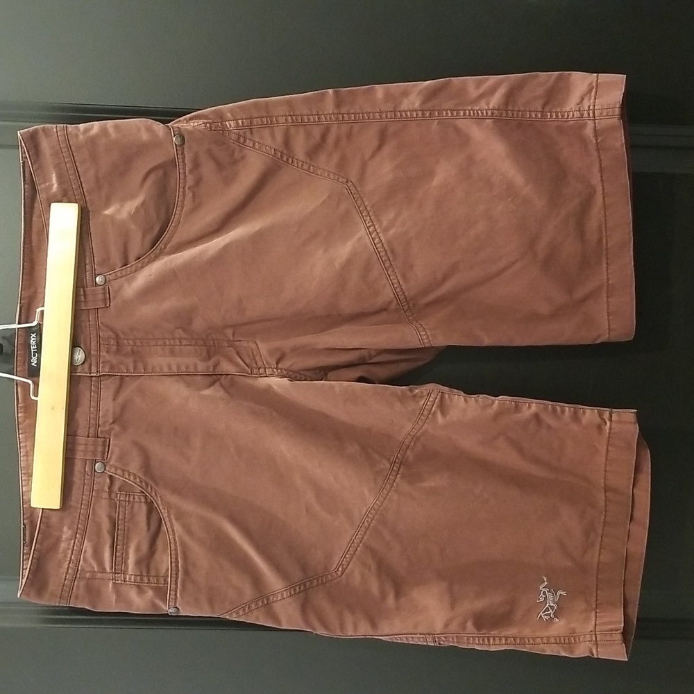 Men's Arc'teryx Relaxed Fit Shorts, Size 32.
